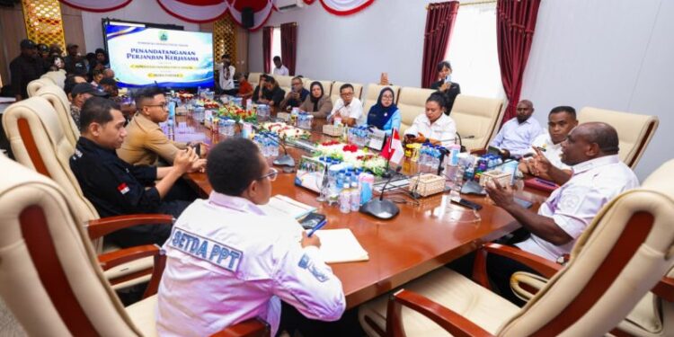 Gubernur Papua Tengah Meki Fritz Nawipa saat menghadiri penandatanganan kerja sama Pemprov Papua Tengah dengan media partner di Nabire, Rabu (19/8/2026). Dok. Humas Pemprov Papua Tengah