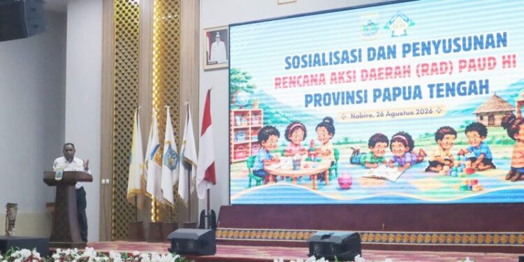 Asisten III Bidang Administrasi Umum Setda Papua Tengah, Viktor Fun, saat mewakili Gubernur Papua Tengah membuka kegiatan Sosialisasi dan Penyusunan RAD PAUD HI di Aula Ballroom Gubernur Papua Tengah, Nabire, Rabu (26/8/2026). Dok-Alvira